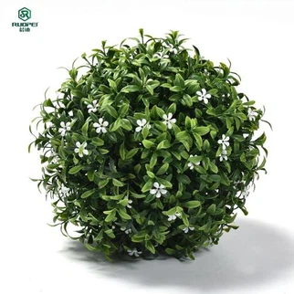 كرات كبيرة فو العشب